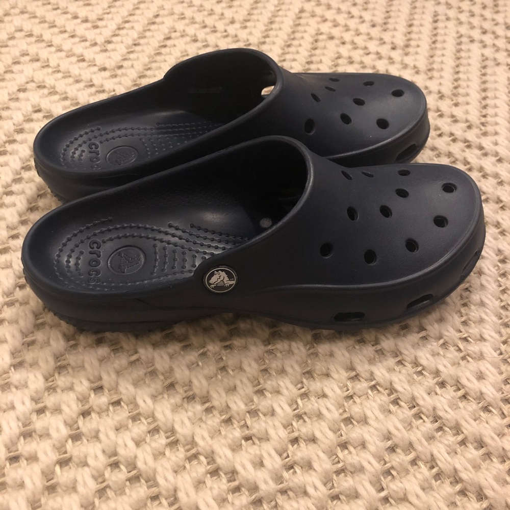 NWOT - Crocs Women’s Freesail Clog Navy